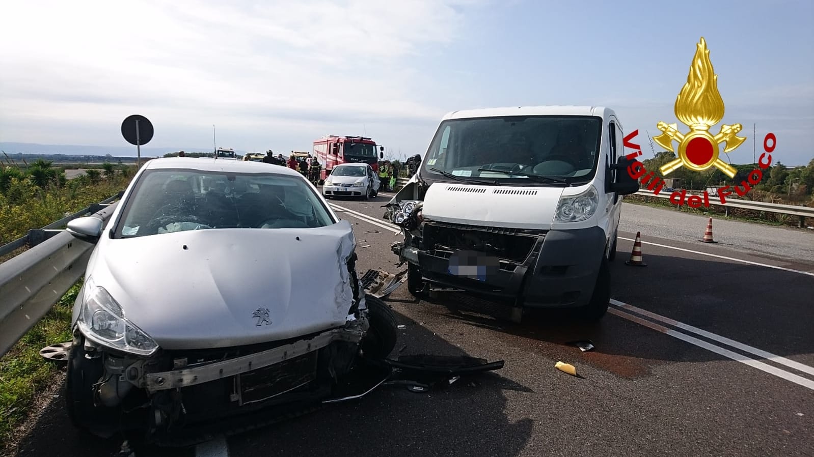 Catanzaro. SS280 incidente stradale bilancio 6 feriti 2 bambini intervento dei Vvf. Foto
