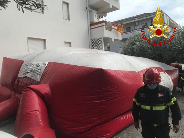 Ragazzo minaccia suicidio nel quartiere marinaro di Catanzaro. Intervento dei Vvf. Foto