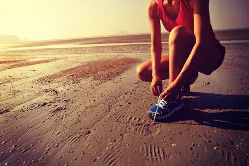 Correre sulla spiaggia: rischi e benefici