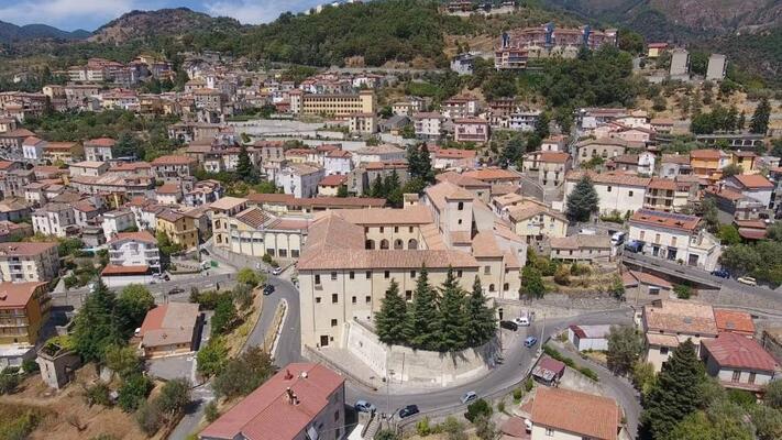 Covid: nuovo caso positivo a Taverna, negativi familiari