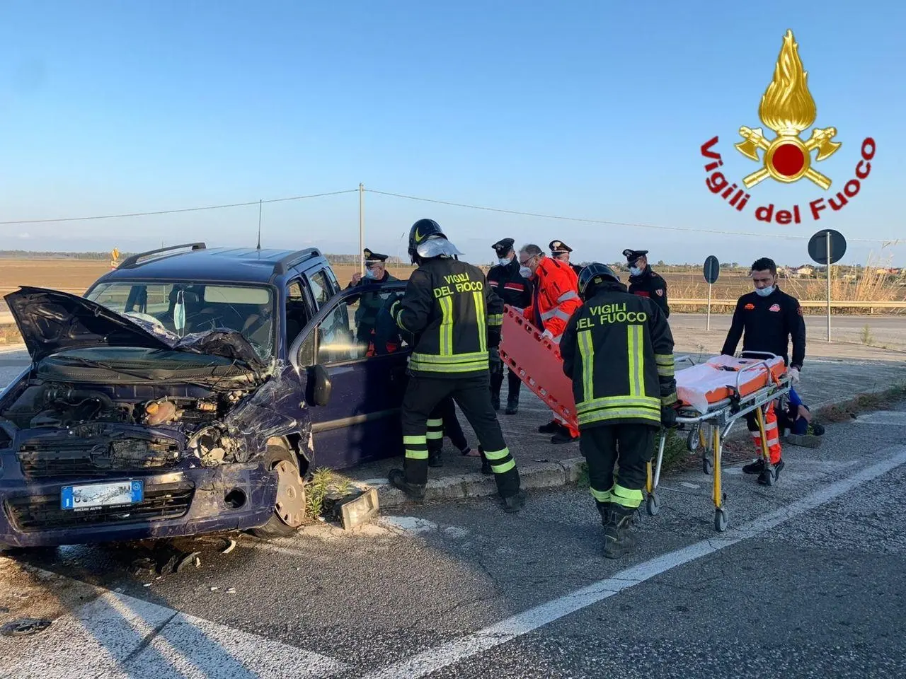 Incidente stradale, scontro frontale in loc. Bucchi Crotone, necessario l’intervento dei Vvf, 118