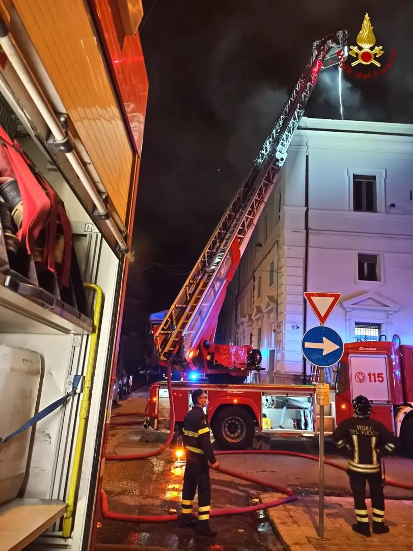 Incendio locali della corte d’appello Reggio C. Tempestivo intervento dei Vvf (VIDEO)