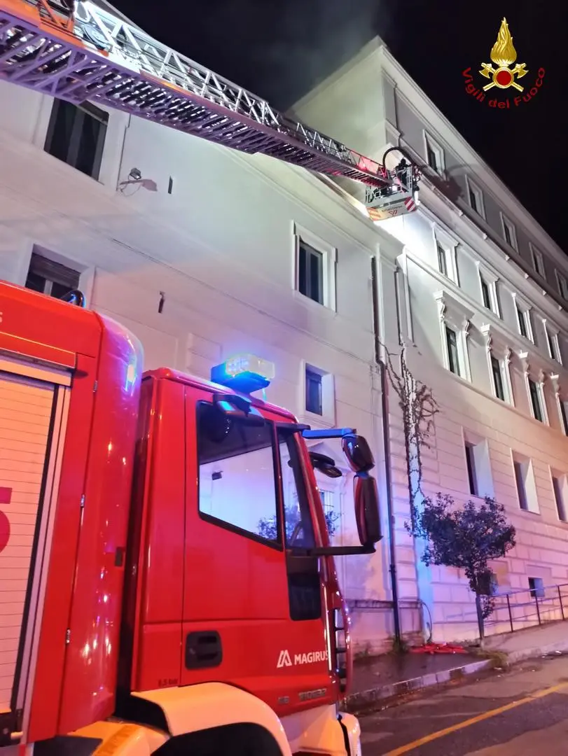 Incendio locali della corte d’appello Reggio C. Tempestivo intervento dei Vvf (VIDEO)