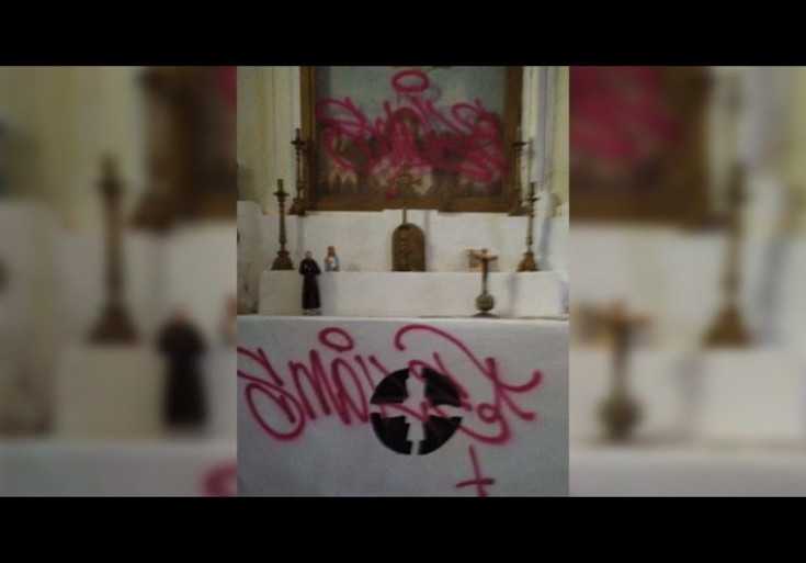 Atto vandalico in chiesa Castrovillari, imbrattato altare
