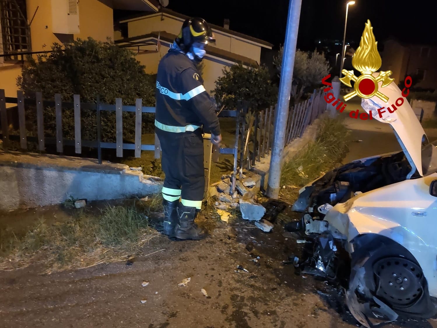 Incidente stradale a Sellia Maria, bilancio un ferito, intervento dei Vvf e Suem118