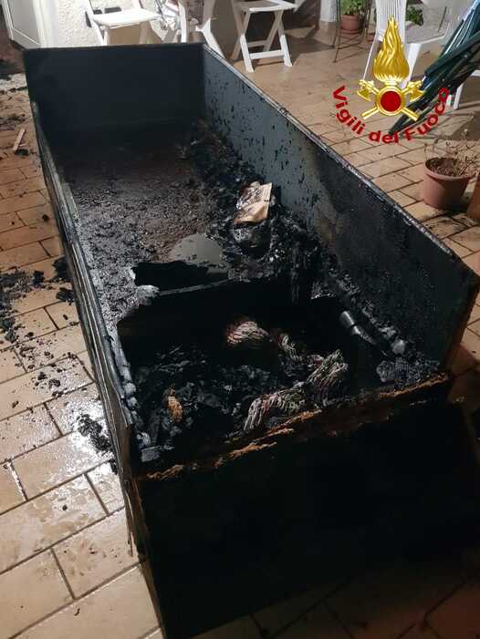 Rogo in abitazione a Falerna Marina salva nonnina intervento dei Vvf e Suem118