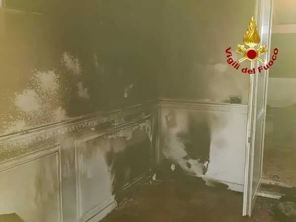 Rogo in abitazione a Falerna Marina salva nonnina intervento dei Vvf e Suem118