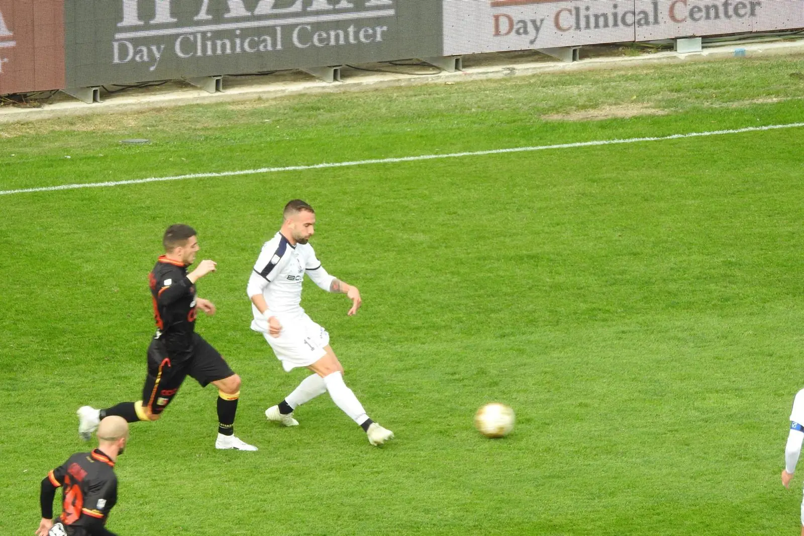 Calcio, Catanzaro-Cavese 2-1: succede tutto nella ripresa (con highlights)