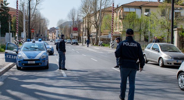 Covid: Cts, controlli e sanzioni per shopping Natale. Rischiamo 3/a ondata. Calano casi