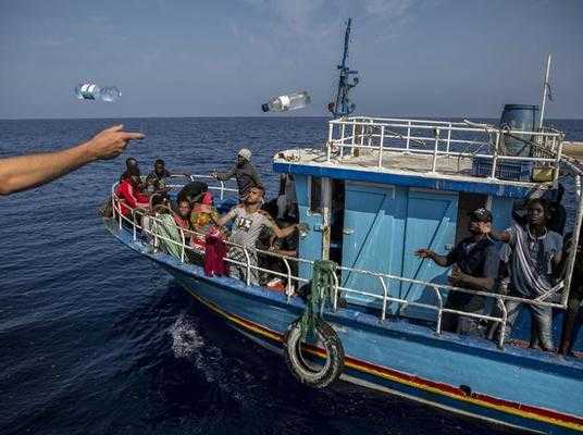 Migranti: Guardia finanza ne blocca 52 su barca a vela