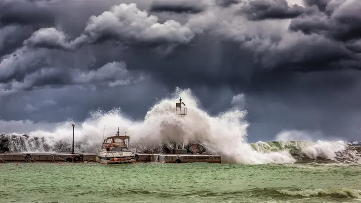 Clima, in 10 anni quasi mille eventi estremi in Italia