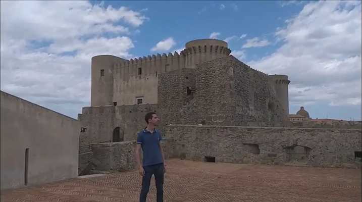 Il cantautore Massi Lepera lancia un messaggio di speranza col nuovo singolo Momenti. (Videoclip)