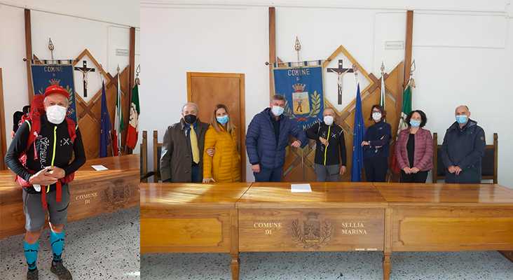 l'Alpino Elio Brusamento accolto a Sellia Marina dal sindaco Francesco Mauro. “Grido di amore”