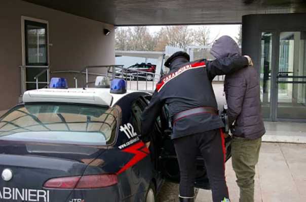Droga: in auto con un chilo di cocaina, arrestato 28enne. Bloccato dai carabinieri ad Amantea