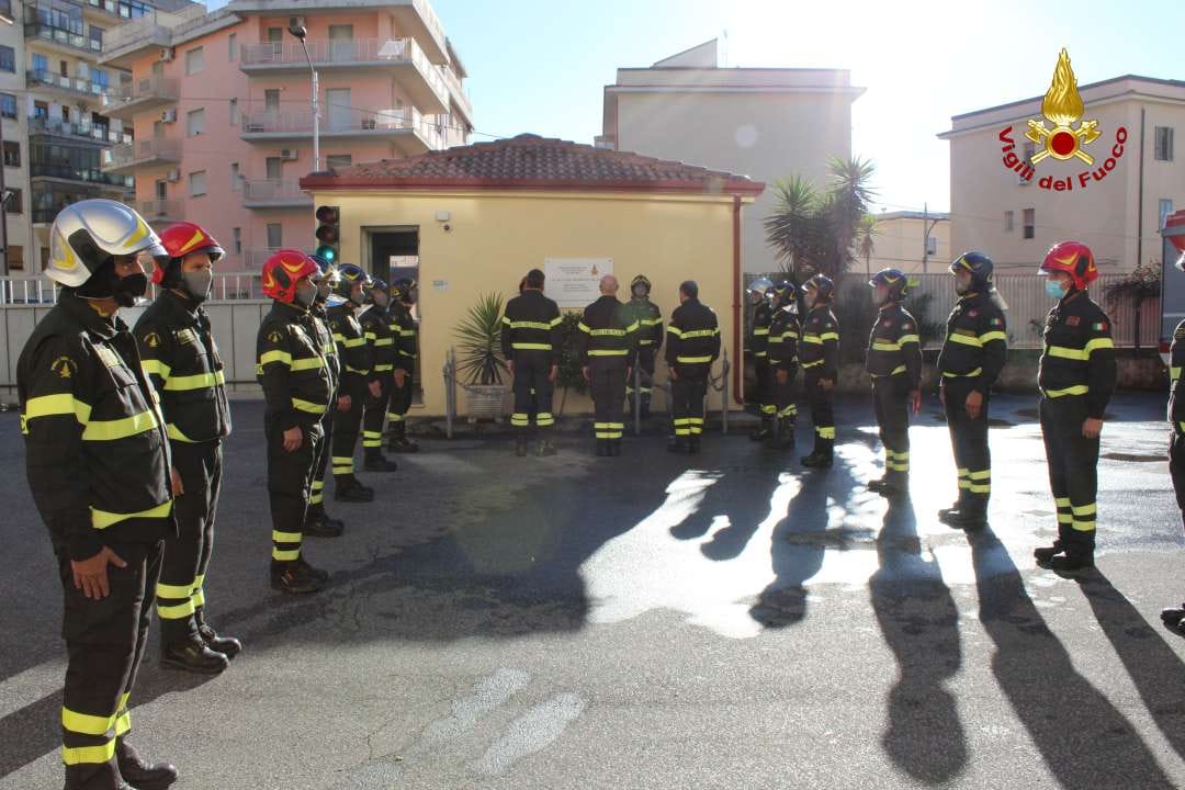 Il Covid non ferma la celebrazione di S. Barbara, nell’assoluta sobrietà i Vvf con Mons. Bertolone