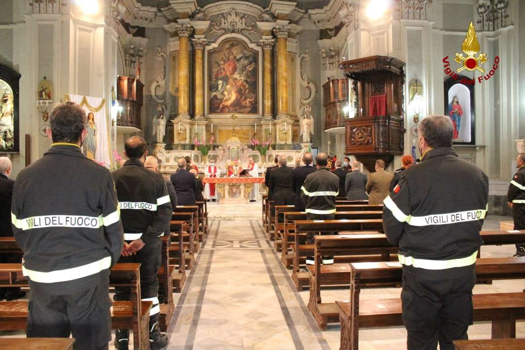 Il Covid non ferma la celebrazione di S. Barbara, nell’assoluta sobrietà i Vvf con Mons. Bertolone
