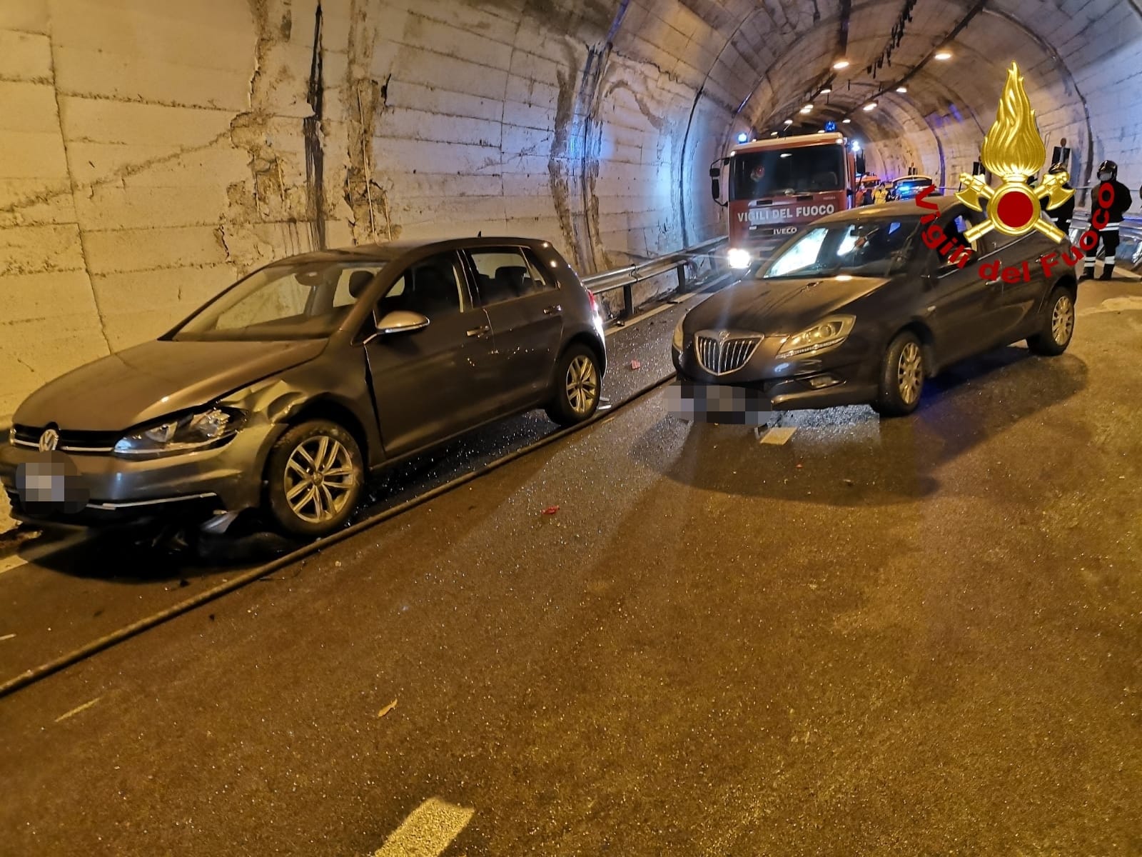 Incidente stradale in galleria sulla SS107 bilancio un ferito necessario l’intervento dei Vvf
