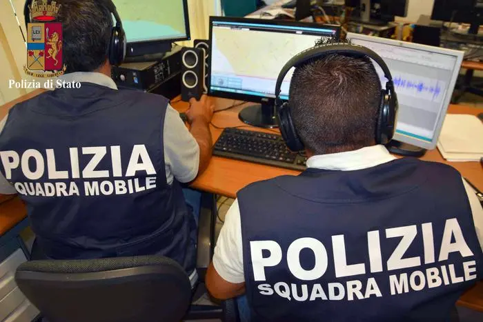 Calabria. Video hot professore liceo cosentino in Dad, polizia avvia un'indagine