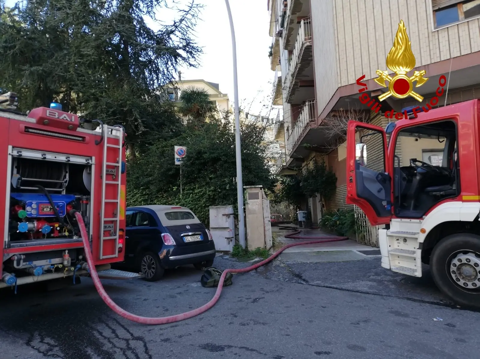 Lamezia Terme. Rogo in appartamento al 5° piano, tempestivo l’intervento dei Vvf