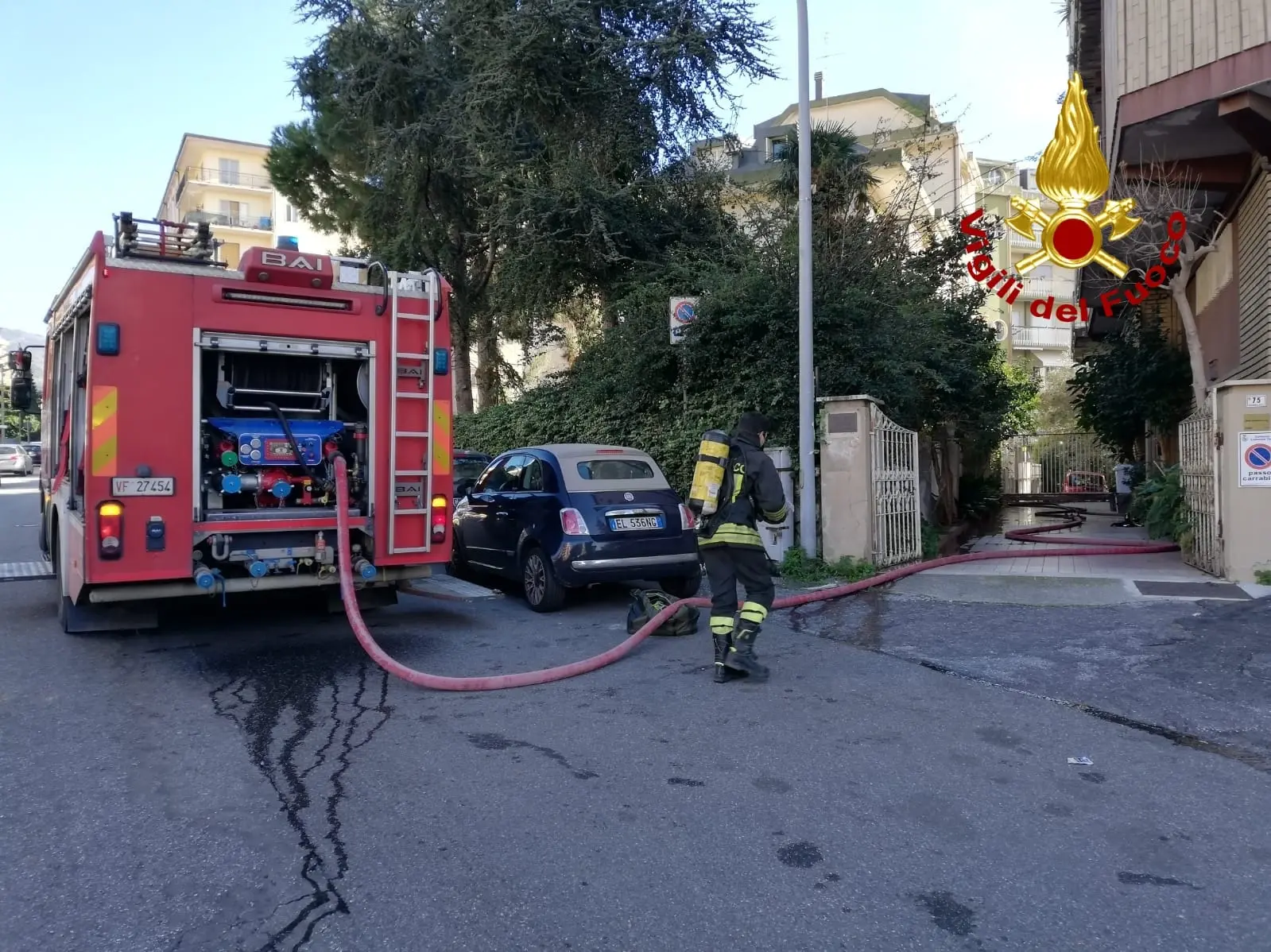 Lamezia Terme. Rogo in appartamento al 5° piano, tempestivo l’intervento dei Vvf