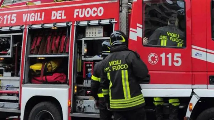 Lumino provoca incendio in casa a Vibo Valentia, tempestivo l'intervento dei Vvf