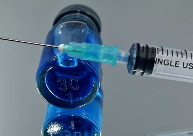 Cosa si sa del vaccino anti-Covid. Bugiardino Aifa e le Faq dei medici