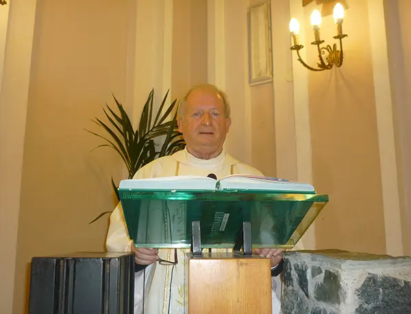 Auguri per l’anno nuovo dal parroco  della Chiesa del Carmine  di Lamezia don Pino Latelli