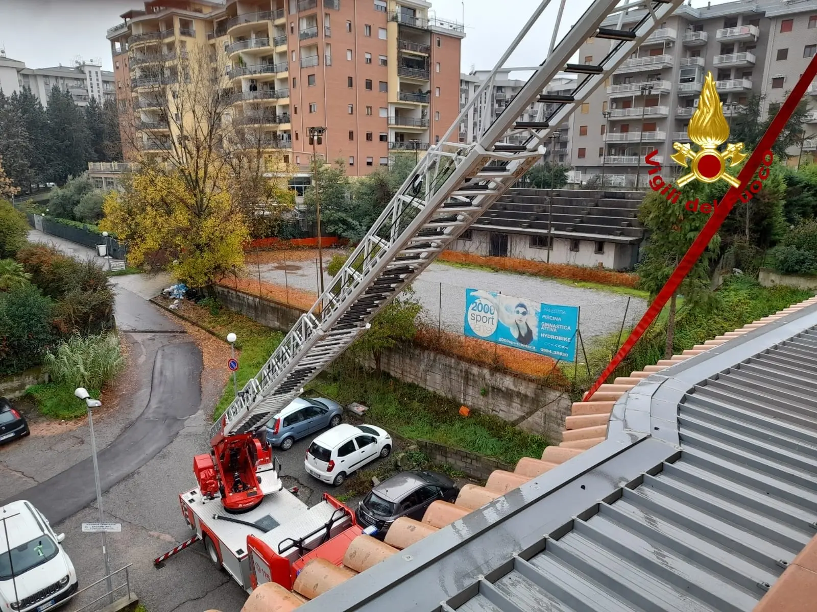 Rende. Divampa canna fumaria, distrutto parte del tetto necessario l’intervento dei Vvf