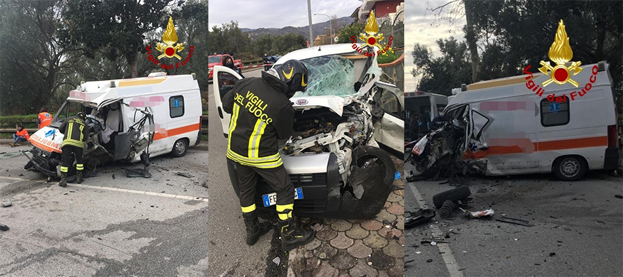 Lamezia T. scontro tra furgone e ambulanza 3 feriti i Vvf estraggono uomo dalle lamiere. Foto