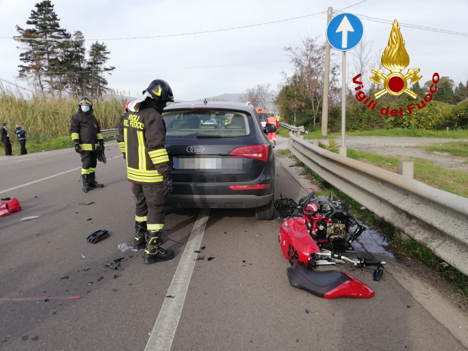 Incidente mortale nel lametino SS18 scontro tra moto e auto, muore centauro. Intervento dei Vvf