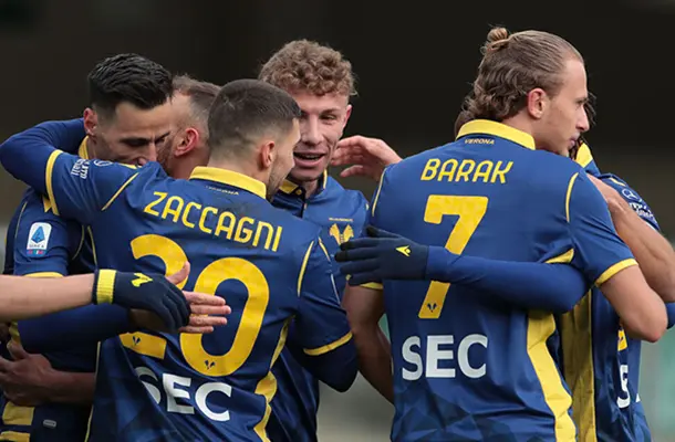 Calcio: basta un tempo, il Verona sogna l'Europa. Crotone affondato 2-1, ai calabresi non basta un b