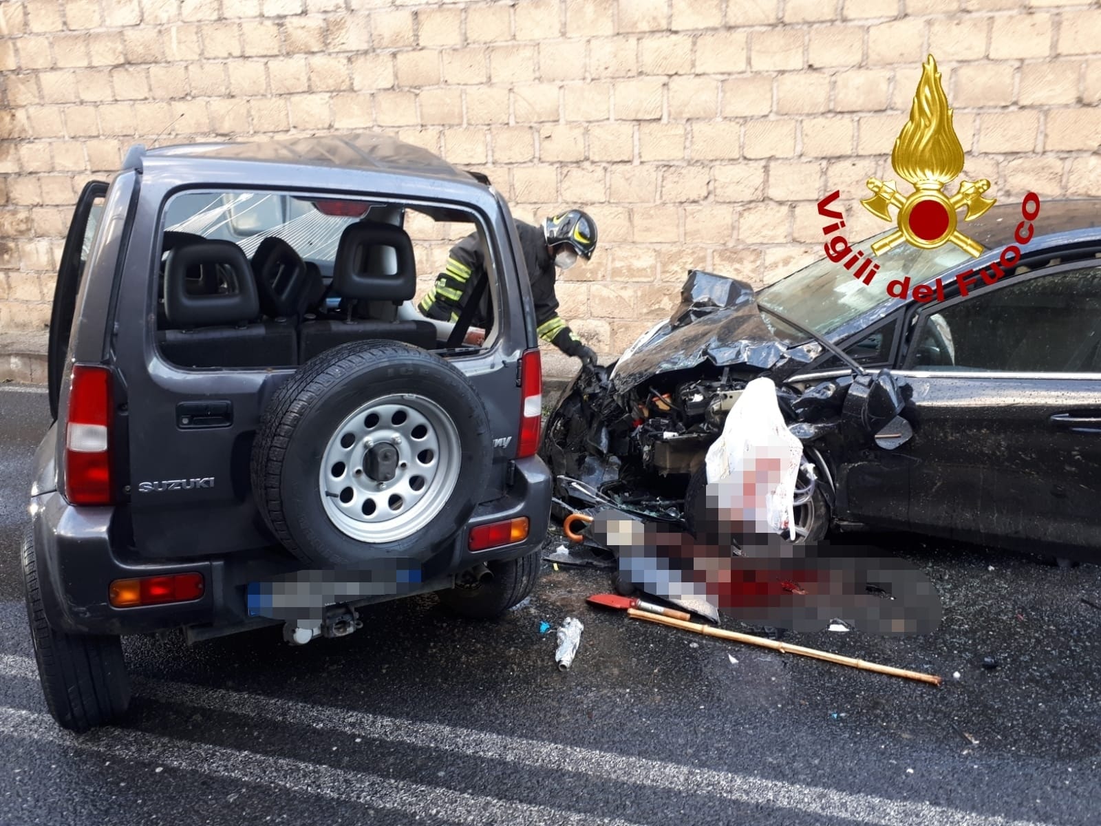 Catanzaro, incidente stradale bilancio due feriti, intervento dei Vvf e Suem118