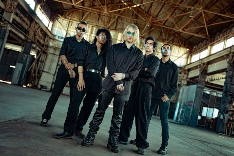 Love Ghost – è uscito “Dark City” con la collaborazione di Notions