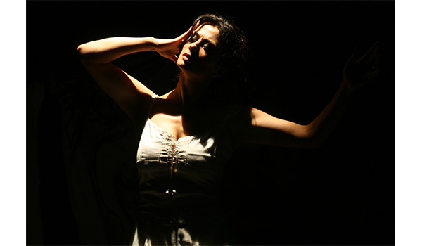 Con “Doppio specchio” in scena al Serra la famiglia e i suoi tabù 