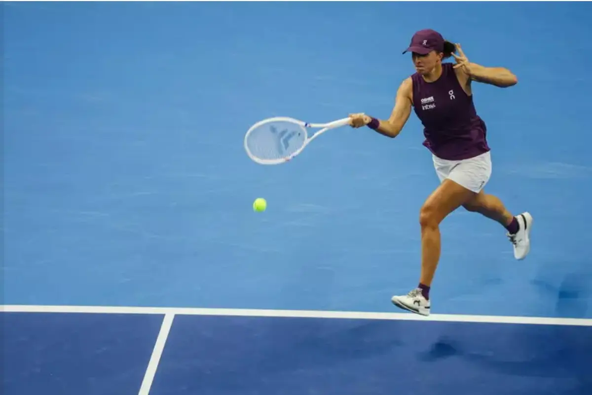 Swiatek salta Ningbo: infortunio alla coscia e WTA Finals a rischio
