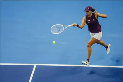 Swiatek salta Ningbo: infortunio alla coscia e WTA Finals a rischio