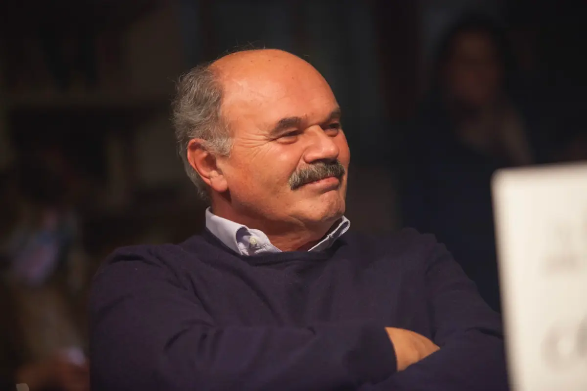 OSCAR FARINETTI AL CAFFÈ DANTE DI VERONA CON IL SUO NUOVO LIBRO