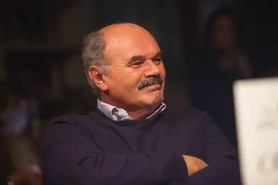OSCAR FARINETTI AL CAFFÈ DANTE DI VERONA CON IL SUO NUOVO LIBRO