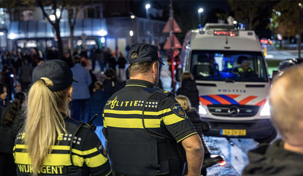 Champions League, fermati ed espulsi 180 tifosi del Napoli a Eindhoven prima della sfida col PSV
