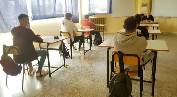 Riparte scuola, tra caos Regioni e proteste studenti. Emiliano, non sicure