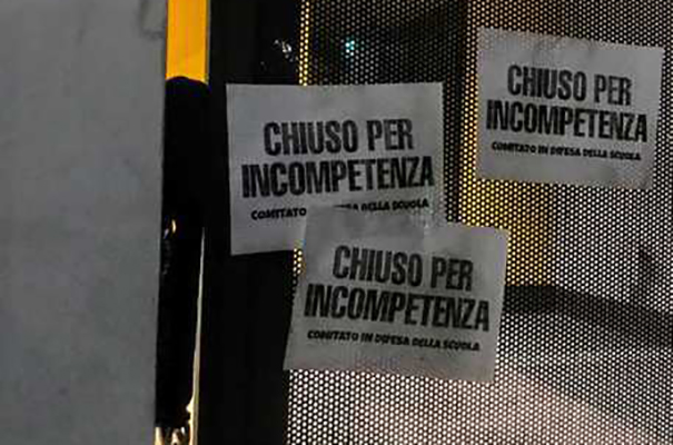 Scuola: "Blitz notturno" lucchetti a ingresso ufficio scolastico lombardo