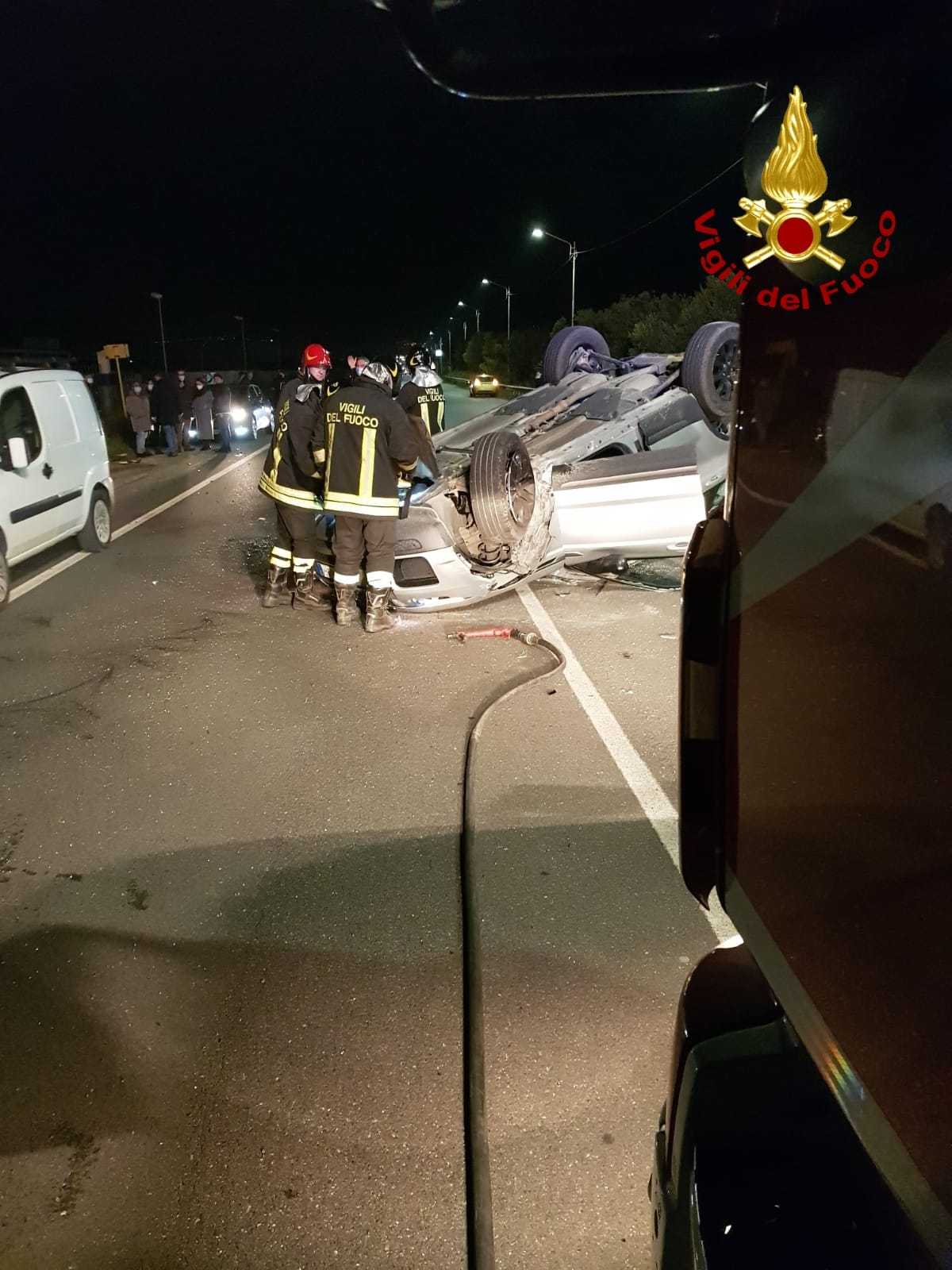 IncidentI stradalI. Catanzaro a SS106 Località Bellino, due auto coinvolte. intervento dei Vvf e 118