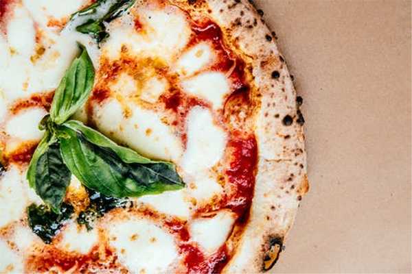 Le caratteristiche meno conosciute dell'origine napoletana della pizza