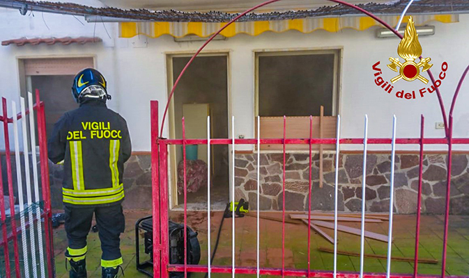 Divampato incendio in appartamento all’interno del parco Mirage. Intervento dei Vvf