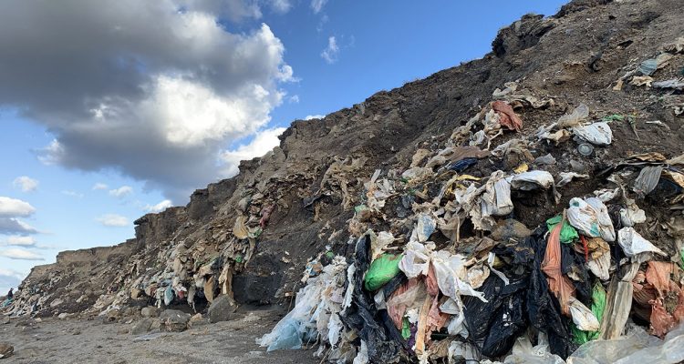 Scoperta e sequestrata discarica abusiva a Maida