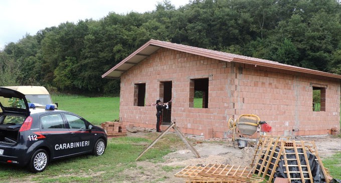 Scoperta costruzione abusiva, denunciata coppia pensionati