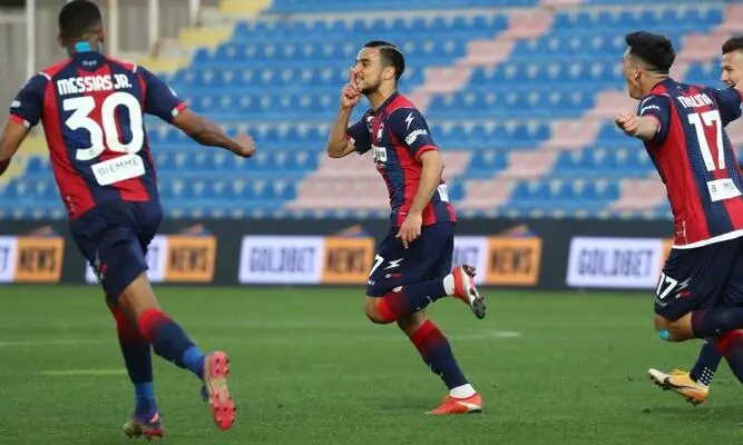 Calcio: giocatore del Crotone denuncia insulti razzisti "è normale questo?".