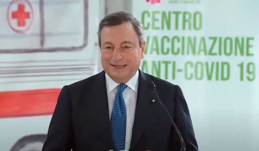 Visita di Draghi al centro vaccinale anti Covid dell’aeroporto di Fiumicino (Video)