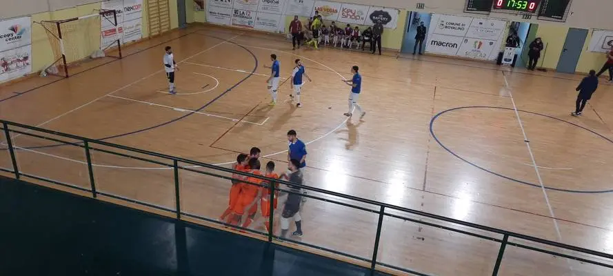 Futsal Serie A2: brutto tonfo casalingo per il BC5. Passa il Cataforio (2-3)