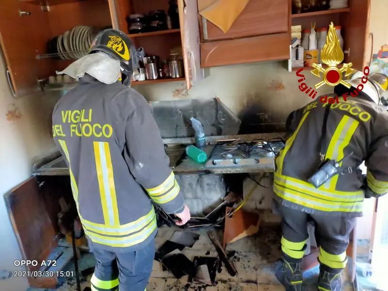 Catanzaro rogo in appartamento i vicini salvano donna anziana. Intervento dei Vvf